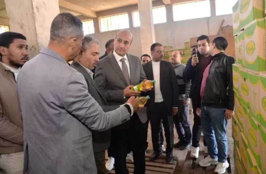 محافظ أسيوط يتفقد مخازن الشركة المصرية لتجارة الجملة بنزلة عبد اللاه