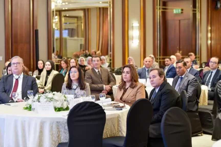 د.منال عوض: فتح الباب للشراكات مع القطاع الخاص في مشروعات السياحة البيئية وإدارة المحميات والاقتصاد الأزرق والطاقة النظيفة