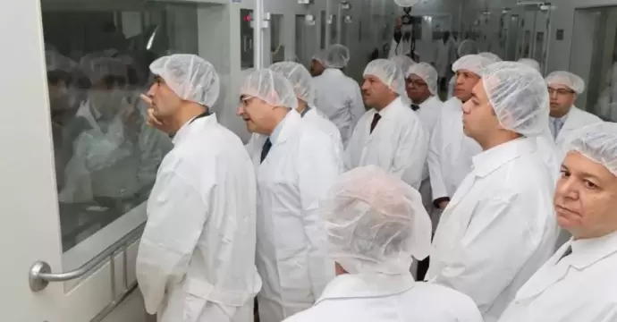 وزير الصناعة ومحافظ القليوبية يتفقدان 5 مصانع متخصصة في الصناعات الدوائية بالعبور