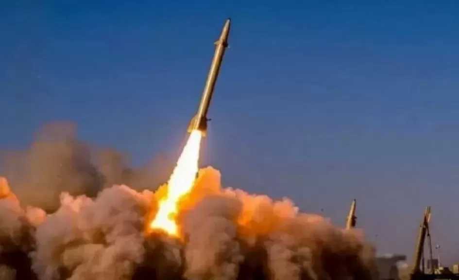 صاروخ إيراني يدمر أكثر من 100 مركبة ويُلحق أضرارًا بمبانٍ قرب بيت شيمش