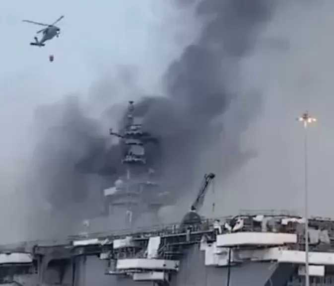 إعلام أمريكي: استهداف سفينة إيرانية اقتربت من حاملة الطائرات لينكولن