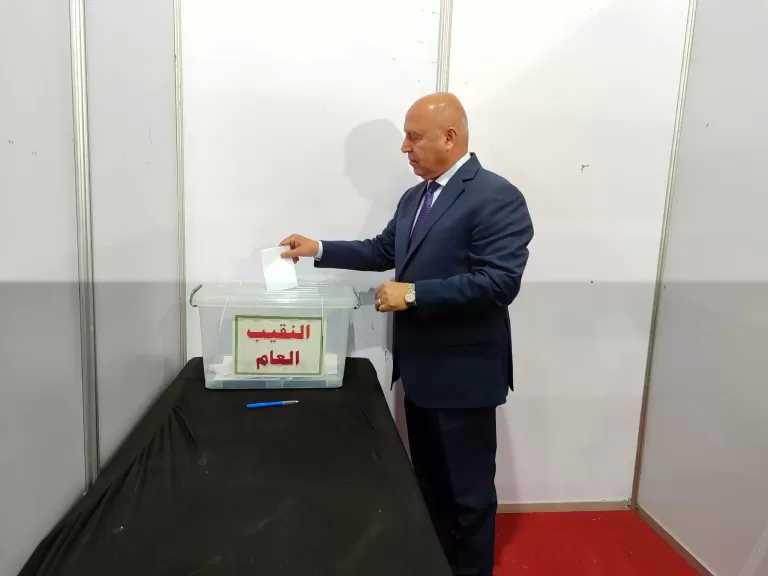 وزير النقل يدلي بصوته في جولة الإعادة على مقعد النقيب العام للمهندسين