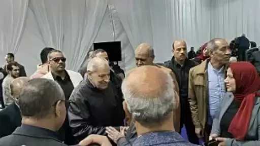 رئيس الوزراء الأسبق إبراهيم محلب يدلي بصوته بجولة الإعادة في انتخابات المهندسين