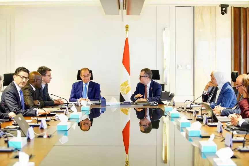 وزيرا “التخطيط” و”المالية” يبحثان مع وفد “البنك الدولي” و”البنك الأفريقي للتنمية” تمويل مشروعات البنية التحتية في مصر