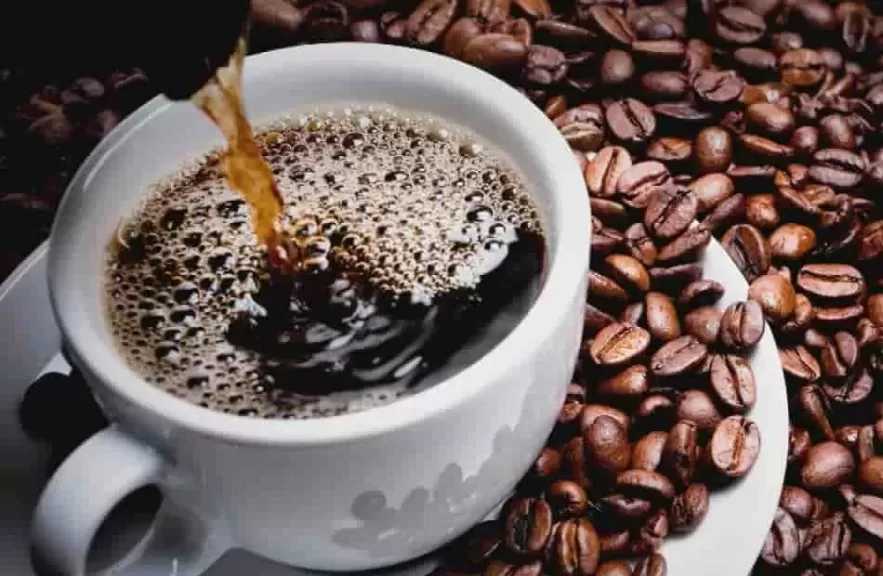 تراجع أسعار القهوة مع تحسن توقعات الإمدادات العالمية