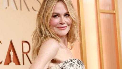 إطلالة جذابة لـ نيكول كيدمان على سجادة الأوسكار الـ98