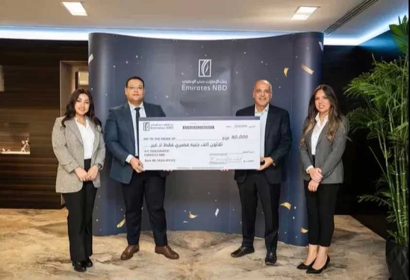 بنك الإمارات دبي الوطني مصر يسلّم الفائز بالجائزة الكبرى ضمن حملة مستندات التحصيل