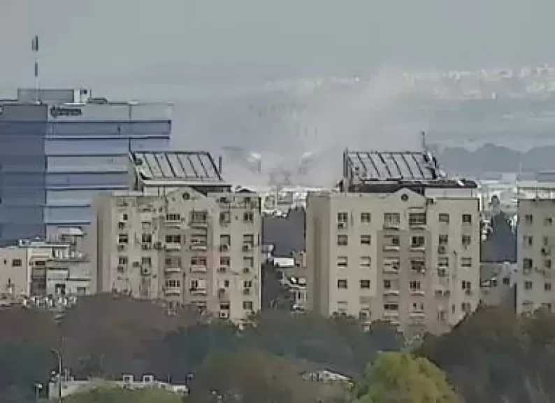 إذاعة الجيش الإسرائيلي عن مصدر عسكري: سقوط صاروخ في تل أبيب الكبرى