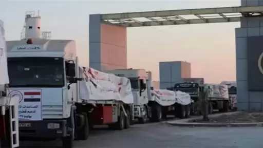 قافلة زاد العزة الـ157 تدخل إلى الفلسطينيين في قطاع غزة