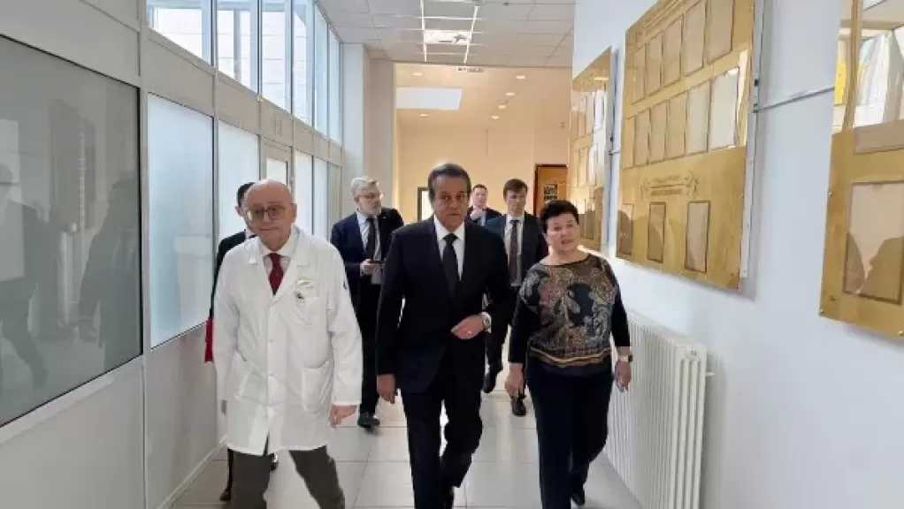 وزير الصحة يزور مركز «دميتري روجاتشيف» الروسي الوطني لأمراض الدم والأورام لدى الأطفال