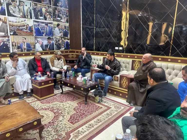 بعد نزاع دام عامًا.. سعيد حساسين ينهي خصومة عائلتي ”الجمل” و”صابر” بقرية أبو رواش بدائرة كرداسة