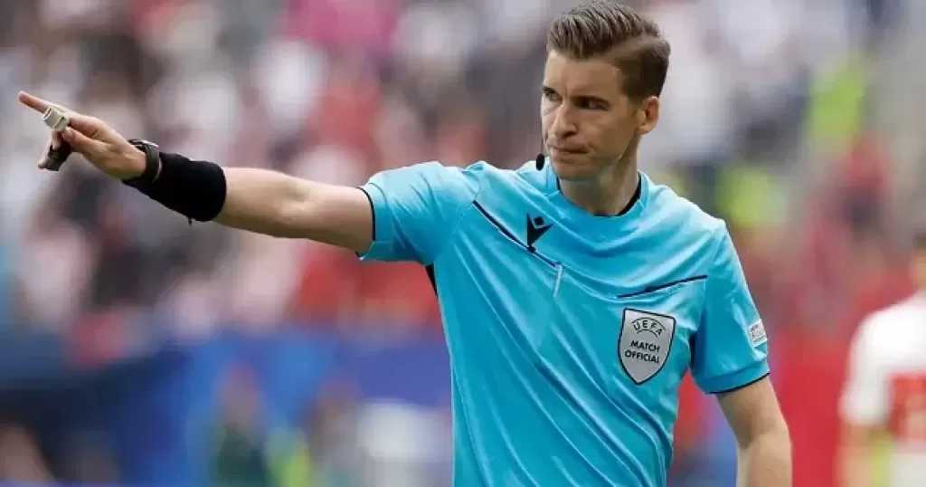 تميمة حظ تنتظر برشلونة في مواجهة نيوكاسل يونايتد