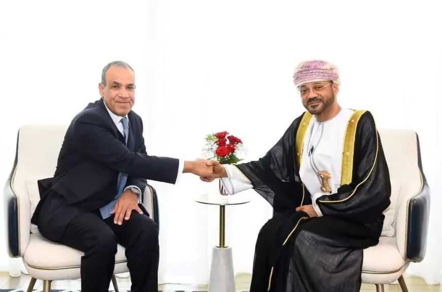 وزير الخارجية يلتقي مع نظيره العُماني في مسقط ويتناول مسار التصعيد العسكري الراهن ويدين الاعتداءات على دول الخليج الشقيقة