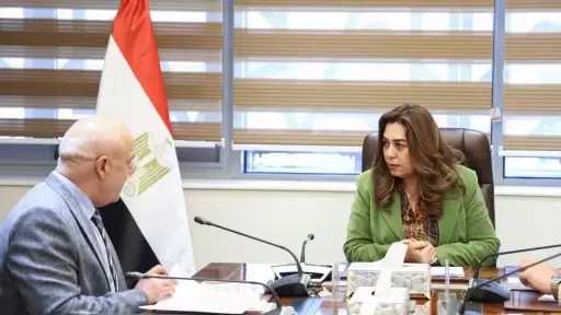 وزيرة التنمية المحلية والبيئة تتابع الموقف التنفيذي لمنظومة التصالح على بعض مخالفات البناء بالمحافظات