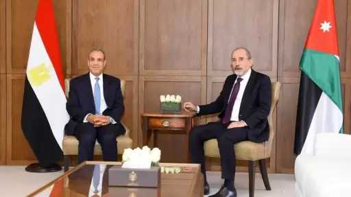 وزير الخارجية يعقد مباحثات مع نظيره الأردني في عمّان حول تداعيات التصعيد العسكري