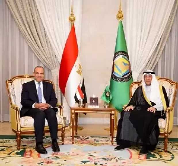 وزير الخارجية يلتقي أمين عام مجلس التعاون الخليجي بالرياض لبحث خفض التصعيد وتعزيز آليات العمل العربي المشترك