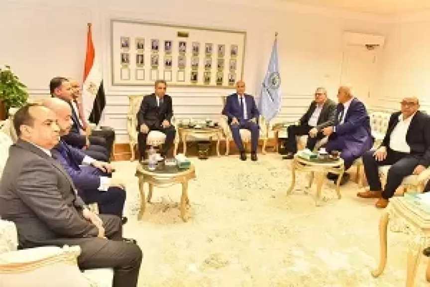 محافظ أسيوط: الاستثمار محرك رئيسي للتنمية ودعم كامل للمستثمرين الجادين