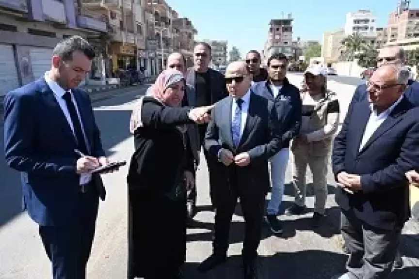 محافظ الغربية يتفقد محور مصرف الزهار بقطور بعد الانتهاء من أعمال الرصف