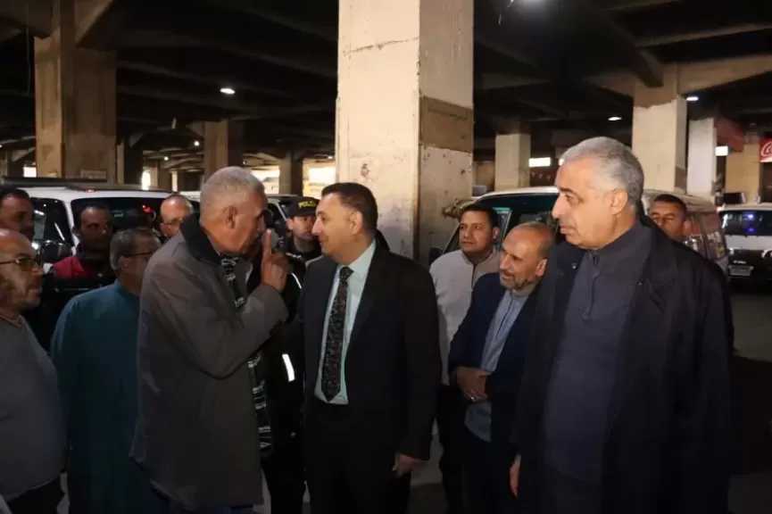 محافظ القليوبية يتفقد موقف بنها العمومي لمتابعة الالتزام بتعريفة الركوب الجديدة