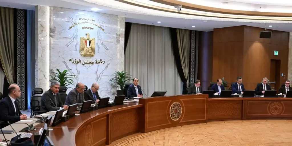 رئيس الوزراء يتابع تداعيات التصعيد العسكري بالمنطقة مع اللجنة المركزية لإدارة الأزمات