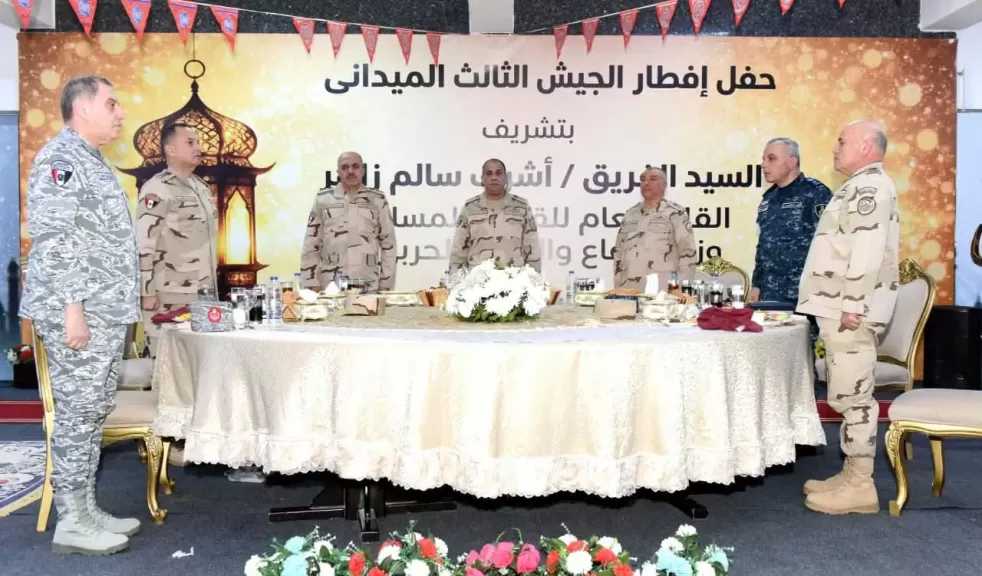 وزير الدفاع يلتقي مقاتلي الجيش الثالث الميداني وقوات شرق القناة لمكافحة الإرهاب.. ويشاركهم تناول الإفطار