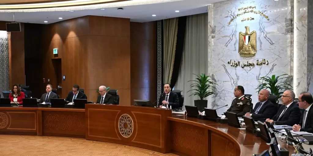 4 إجراءات استثنائية من الحكومة فى ظل التصعيد بالمنطقة.. أبرزها مواعيد غلق المحلات