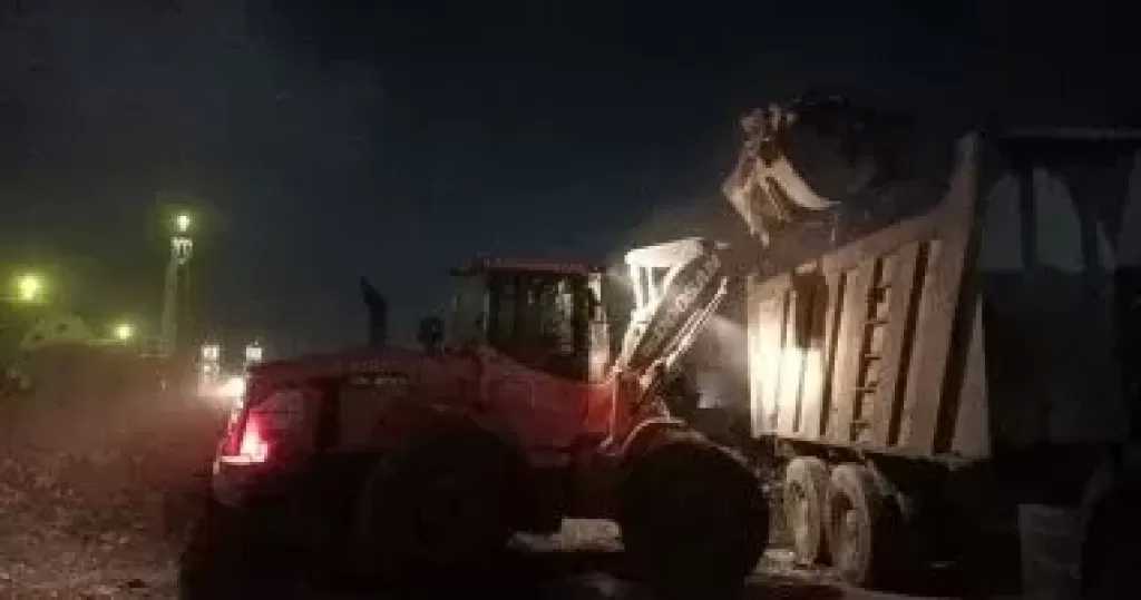 محافظة الجيزة ترفع 1400 طن مخلفات بشارع المصرف ورشاح أبو بصل ببولاق والهرم