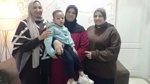 رفضت الزواج وربت 3 بنات حتى الجامعة.. حكاية الأم المثالية بالبحر الأحمر