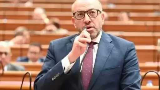 اقتراح برلماني لسداد رسوم الدبلومة الأمريكية بالجنيه بدلا من الدولار