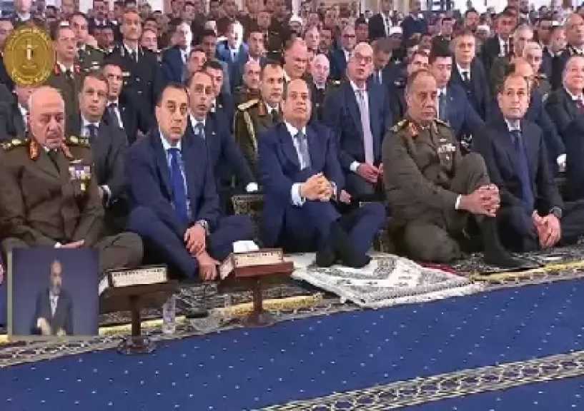 الرئيس السيسي يشهد خطبة عيد الفطر.. والإمام: يا شعب مصر سيروا ولا تلفتوا أبدا لصناع الشر