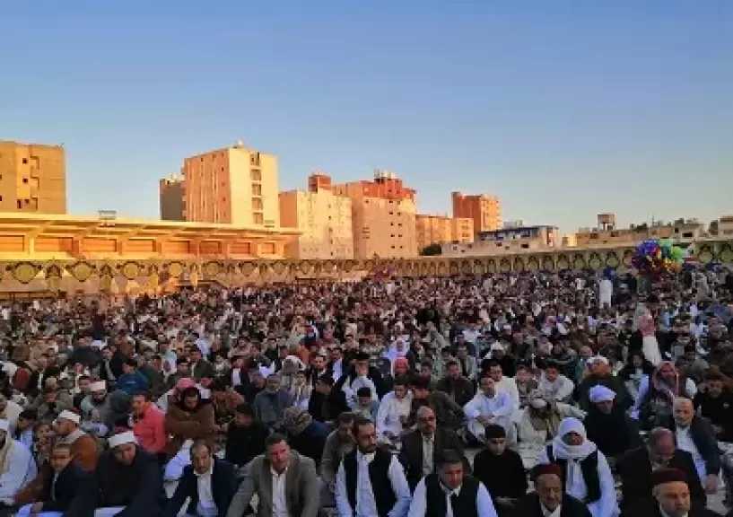 توافد أهالي مطروح على الساحات والمساجد الكبرى لإداء صلاة عيد الفطر