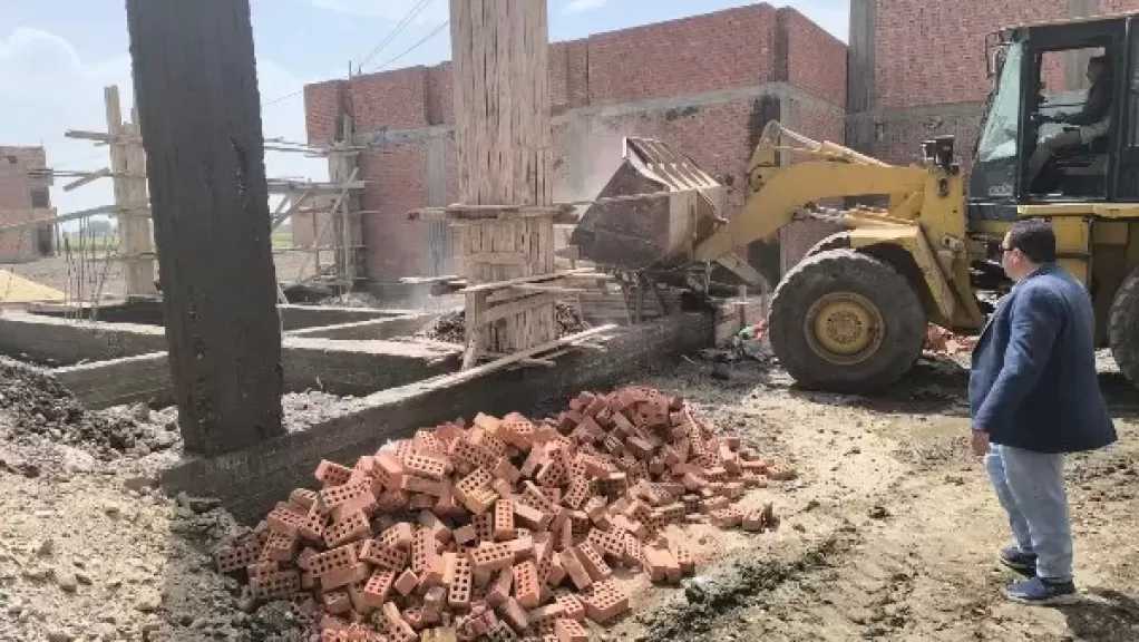 محافظ أسيوط يوجه بالتصدي الحاسم للتعديات خلال إجازة عيد الفطر.. وإزالة 8 حالات تعدِ بمركزي القوصية والفتح