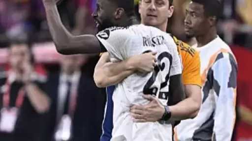 ريال مدريد يبدأ مفاوضات تجديد عقد روديجر