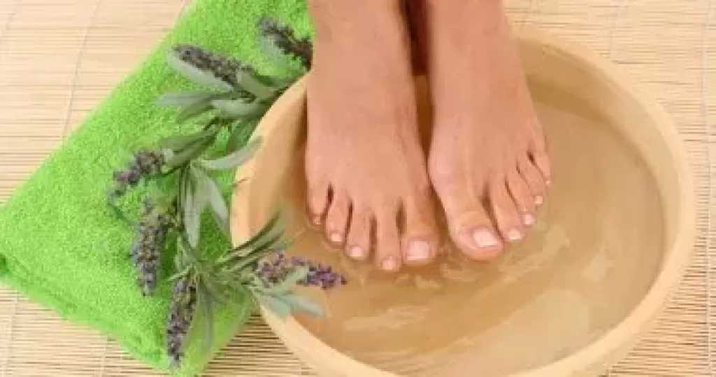 سخونة القدمين ليلا.. إشارات جسدية لا يجب تجاهلها