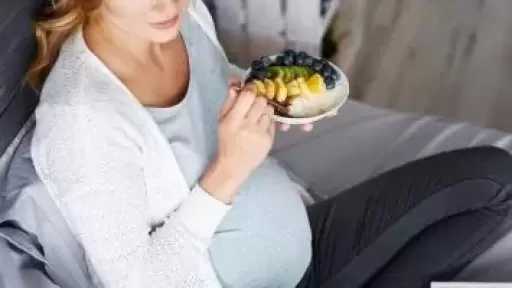 علاقة وثيقة بين الأطعمة فائقة المعالجة وتأخر الحمل.. دراسة تحذر