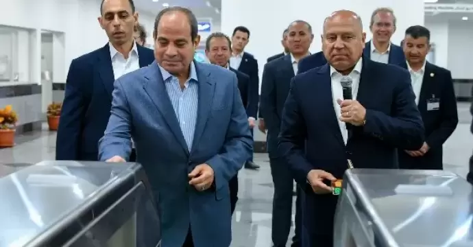 الفريق كامل الوزير للرئيس السيسي: 6 أشهر تفصلنا عن تشغيل مونوريل غرب النيل