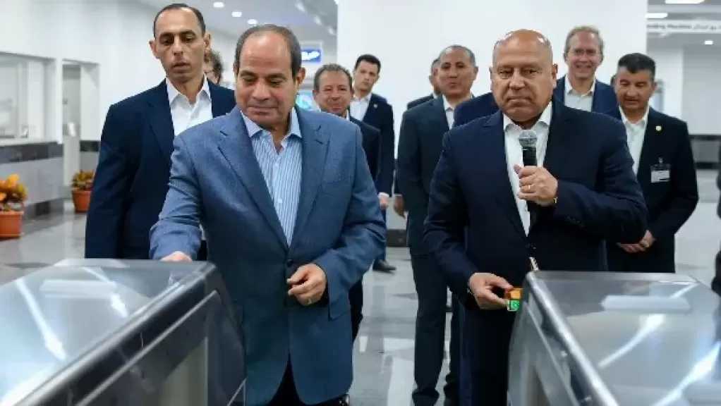 الفريق كامل الوزير للرئيس السيسي: 6 أشهر تفصلنا عن تشغيل مونوريل غرب النيل