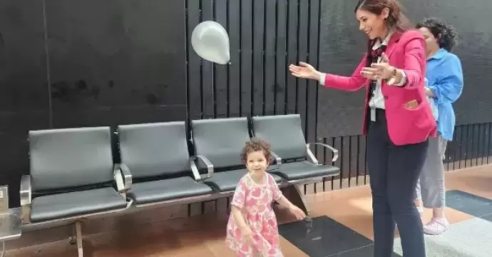 مطار القاهرة يشارك الركاب والعاملين فرحة عيد الفطر المبارك.. صور