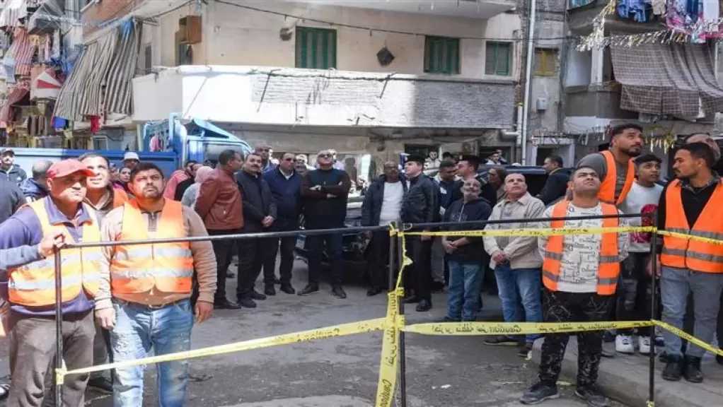 إزالة عقار آيل للسقوط في المنتزه أول بالإسكندرية