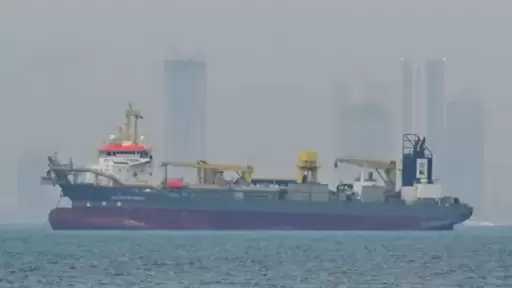 مجلس الدفاع الإيراني يحدد شرطا وحيدا لعبور سفن الدول غير المشاركة في الحرب مضيق هرمز