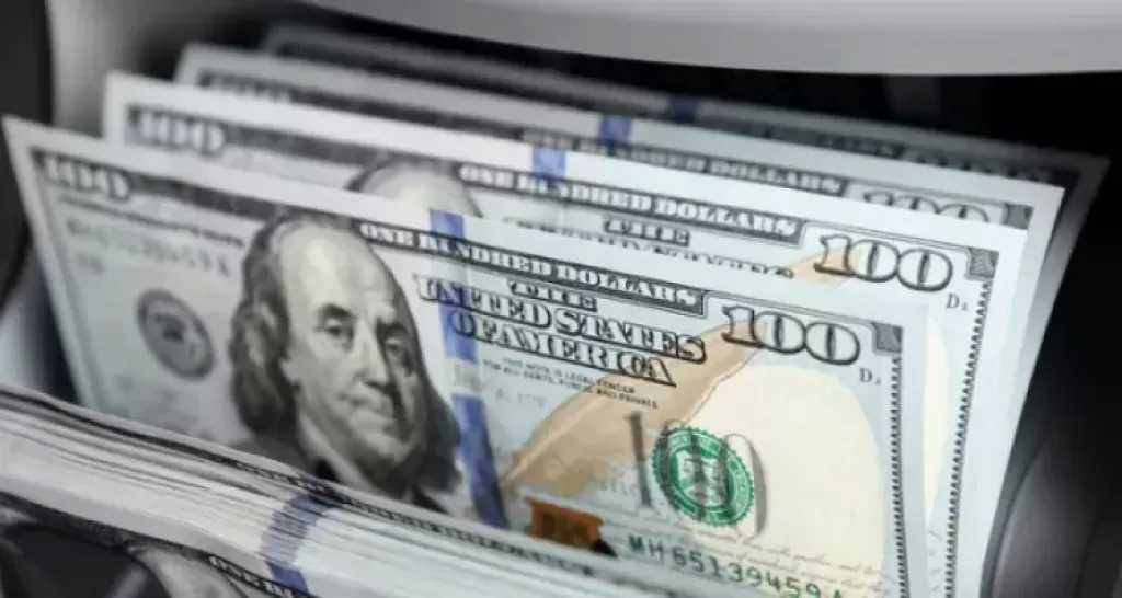 ارتفاع سعر الدولار مقابل الجنيه في البنوك خلال تعاملات اليوم الثلاثاء