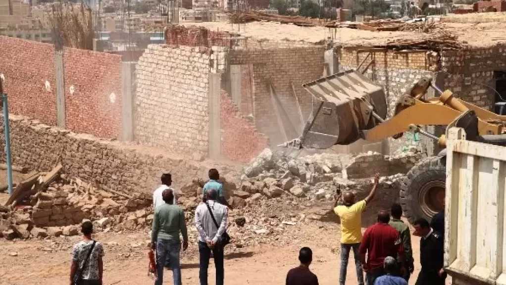 محافظ أسوان: لا تهاون فى إزالة التعديات والتعامل الفورى مع المخالفات