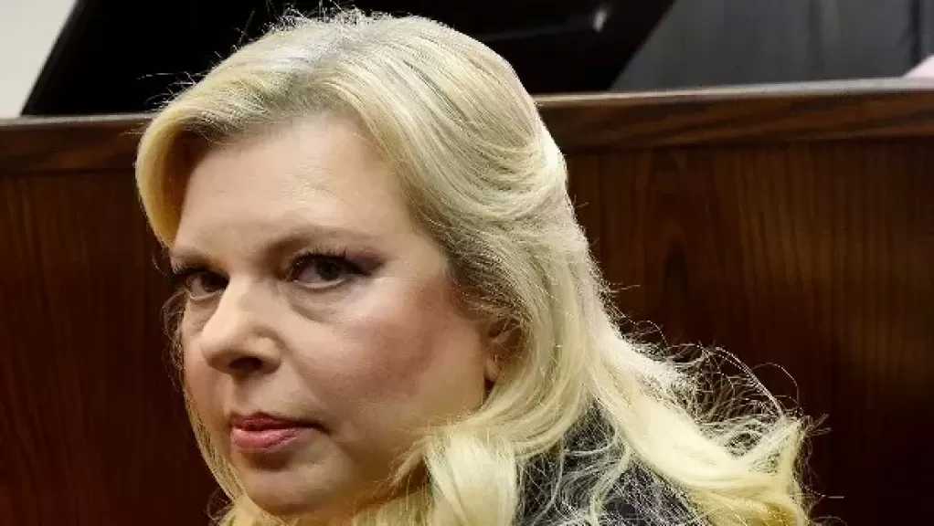 في توقيت مريب.. سارة نتنياهو تغادر إسرائيل إلى الولايات المتحدة