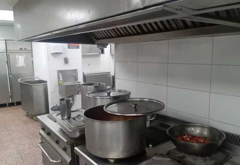 تكثيف الرقابة الصحية على مطابخ مستشفيات البحر الأحمر