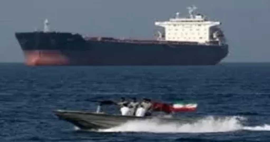 إيران تفرض 2 مليون دولار رسوما على كل سفينة ترغب فى المرور من مضيق هرمز