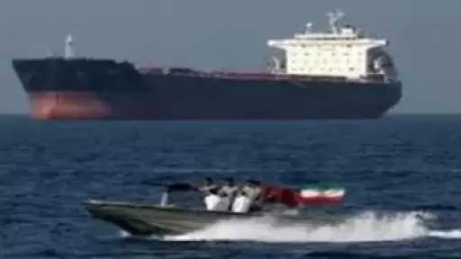 إيران تفرض 2 مليون دولار رسوما على كل سفينة ترغب فى المرور من مضيق هرمز