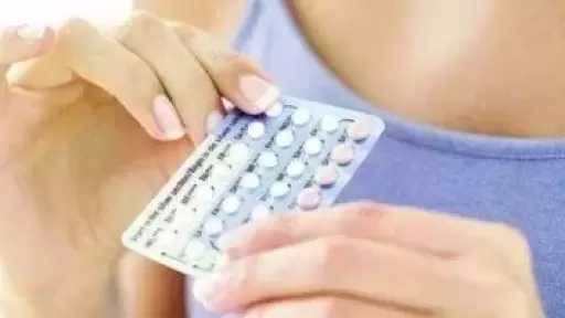 ما حقيقة تصنيف حبوب منع الحمل ثنائية الهرمون كمسرطنات؟.. الصحة تحسم الجدل
