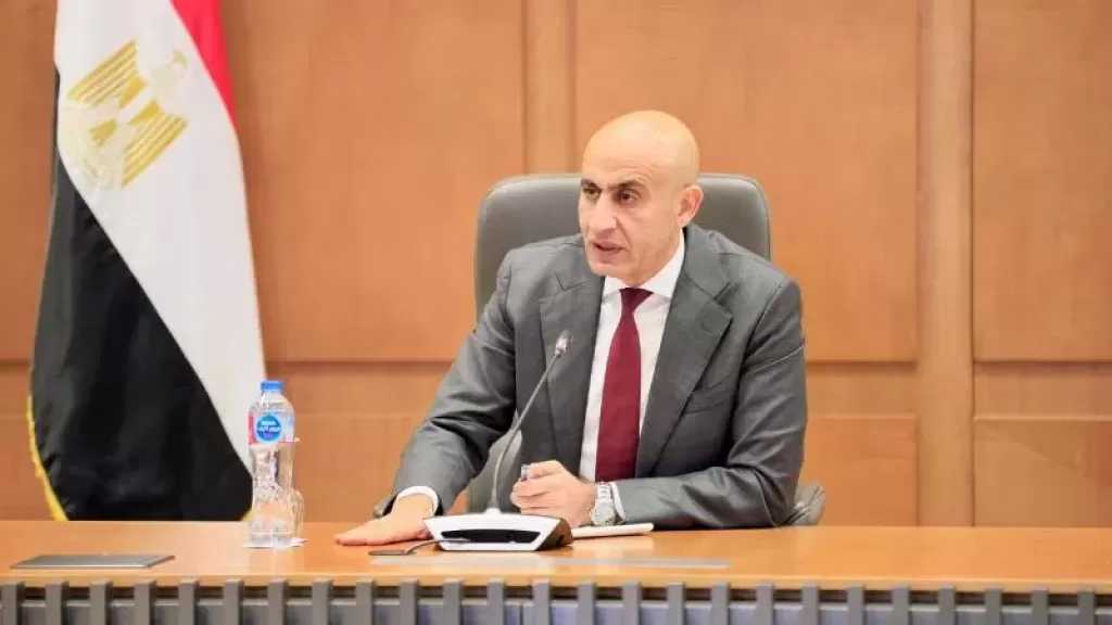 وزير التعليم يعقد اجتماعًا موسعًا مع قيادات التعليم بالقاهرة لمتابعة انتظام العملية التعليمية