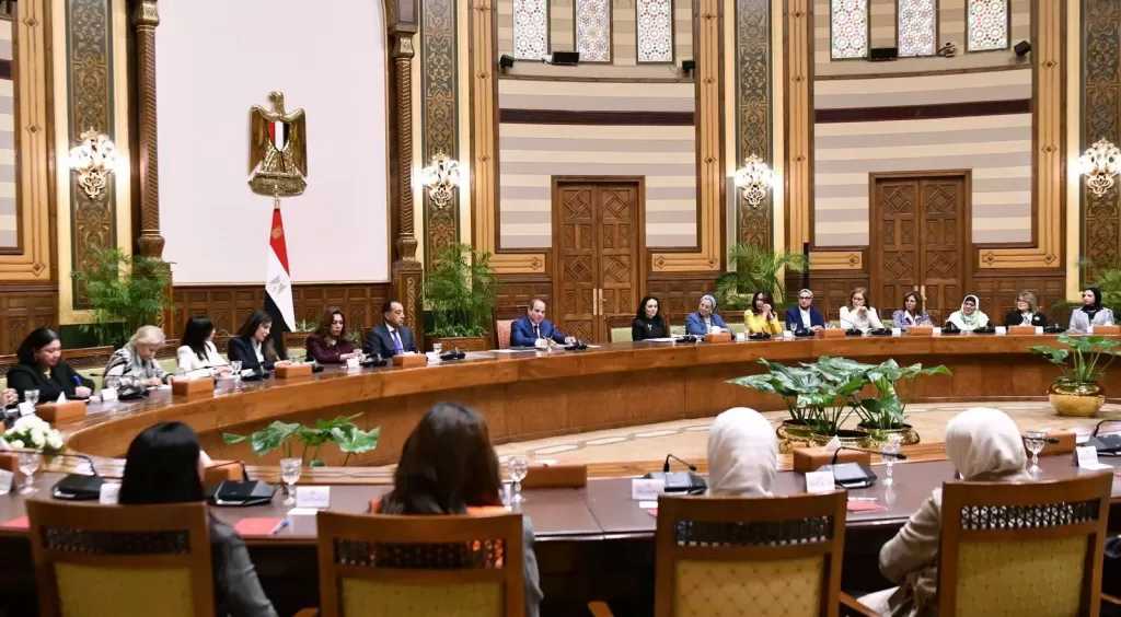 الرئيس السيسي: تحية لكل امرأة مصرية ولكل أم صنعت إنسانا فأقامت وطنا