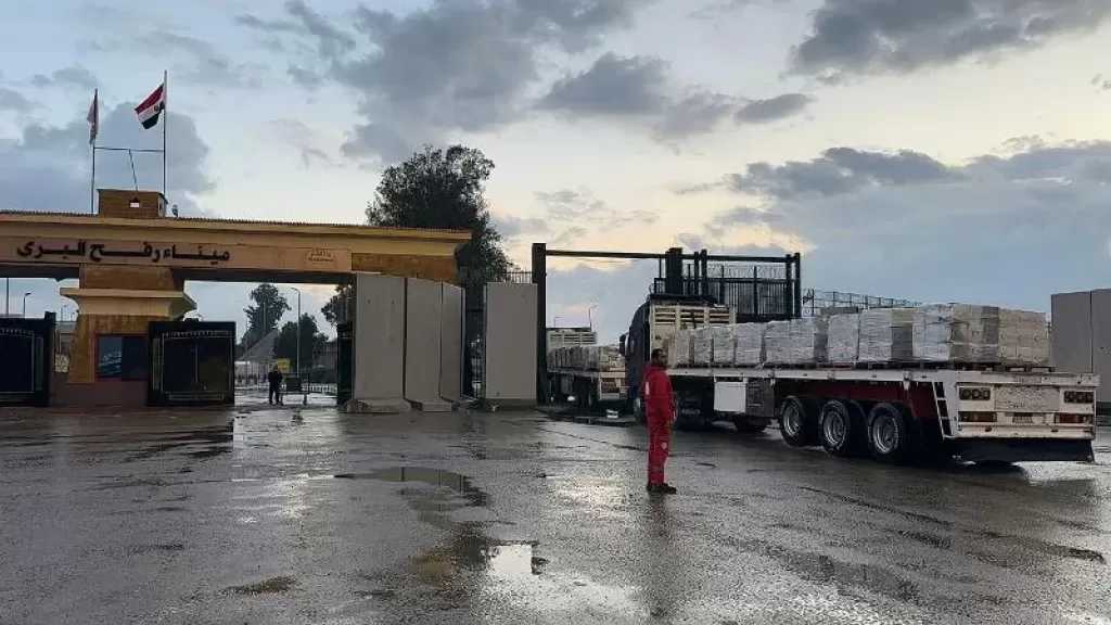 3000 طن مساعدات إنسانية في قافلة جديدة للهلال الأحمر المصري إلى قطاع غزة